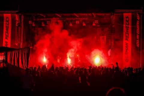 Feuerwerk und Pyro vor der Bühne